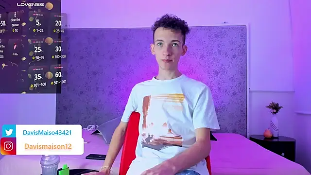 Snapshot of Maisondavis_ chatting on 03/04/25, 11:00 Maisondavis online show from 03/04/25, 11:00