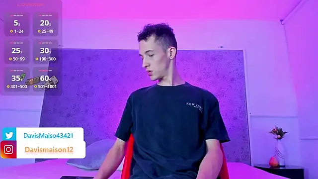 Snapshot of Maisondavis_ chatting on 03/05/25, 10:21 Maisondavis online show from 03/05/25, 10:21