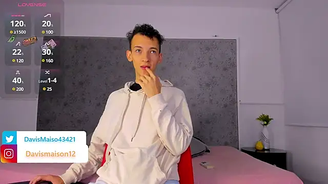 Snapshot of Maisondavis_ chatting on 03/06/25, 09:09 Maisondavis online show from 03/06/25, 09:09