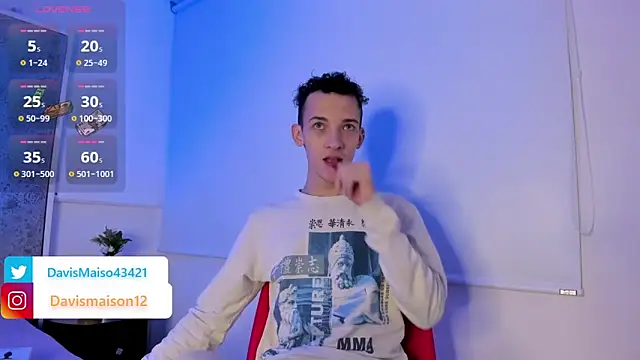 Snapshot of Maisondavis_ chatting on 03/07/25, 01:40 Maisondavis online show from 03/07/25, 01:40