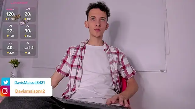 Snapshot of Maisondavis_ chatting on 03/10/25, 09:18 Maisondavis online show from 03/10/25, 09:18