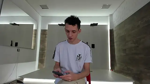 Snapshot of Maisondavis_ chatting on 03/14/25, 08:28 Maisondavis online show from 03/14/25, 08:28