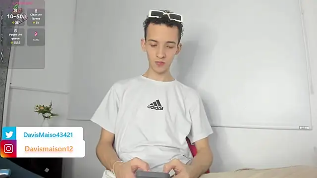 Snapshot of Maisondavis_ chatting on 03/19/25, 08:54 Maisondavis online show from 03/19/25, 08:54