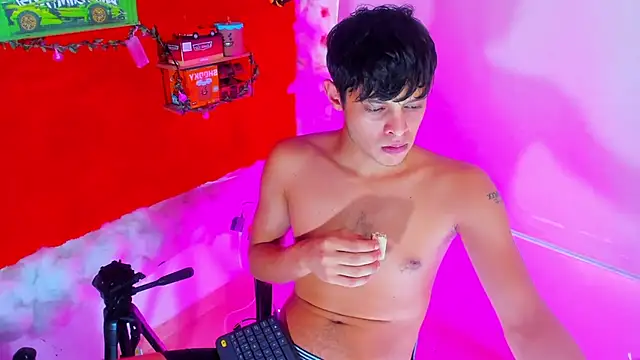 LilOwen  online show from 09/25/25, 07:17