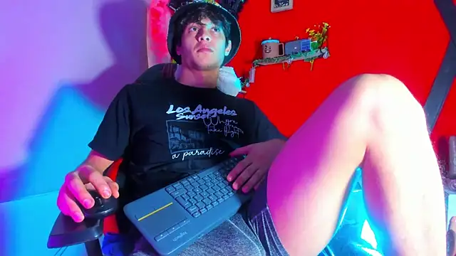 LilOwen  online show from 11/27/25, 05:15