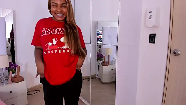 Snapshot of Isla_Scott chatting on 11/17/25, 11:27 Isla Scott online show from 11/17/25, 11:27