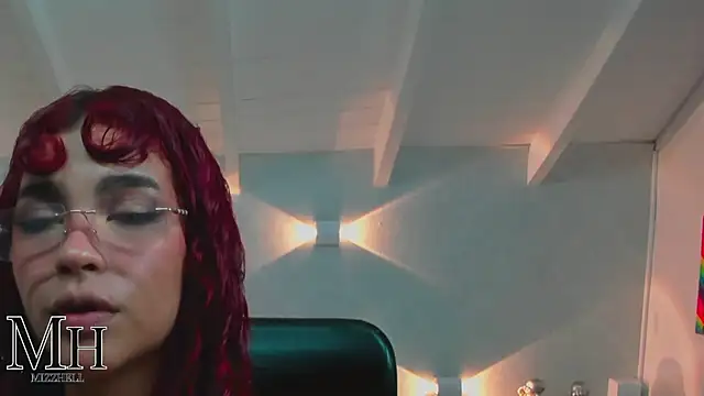 Snapshot of MizzHell chatting on 05/19/26, 04:08 MizzHell online show from 05/19/26, 04:08