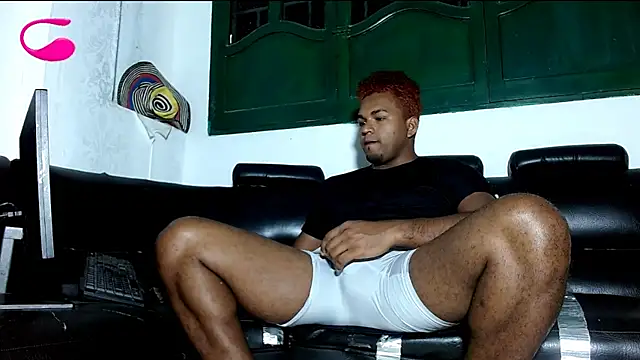 Snapshot of Deleon1995 chatting on 02/24/25, 04:49 Deleon1995 online show from 02/24/25, 04:49