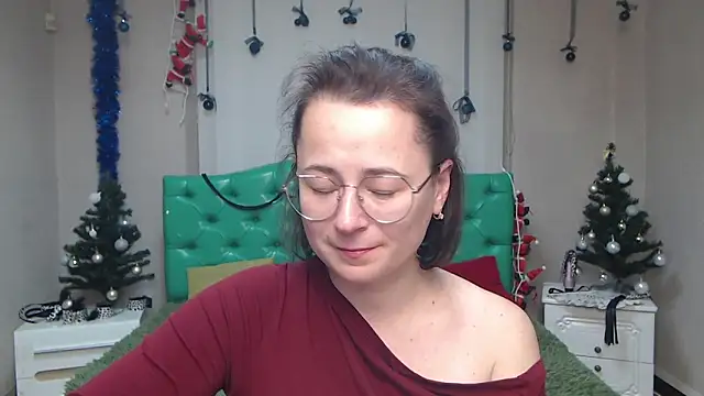 Snapshot of MarieSho chatting on 12/20/24, 10:16 MarieSho online show from 12/20/24, 10:16