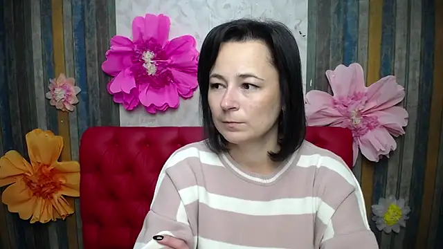 Snapshot of MarieSho chatting on 10/13/25, 05:24 MarieSho online show from 10/13/25, 05:24