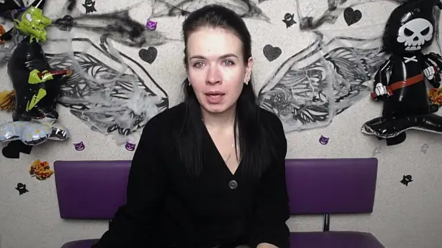 Snapshot of JasmineKouch chatting on 10/18/25, 05:35 JasmineKouch online show from 10/18/25, 05:35