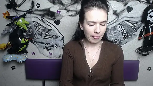 Snapshot of JasmineKouch chatting on 11/08/25, 06:35 JasmineKouch online show from 11/08/25, 06:35