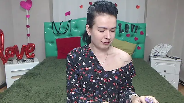 Snapshot of JasmineKouch chatting on 11/25/25, 06:13 JasmineKouch online show from 11/25/25, 06:13