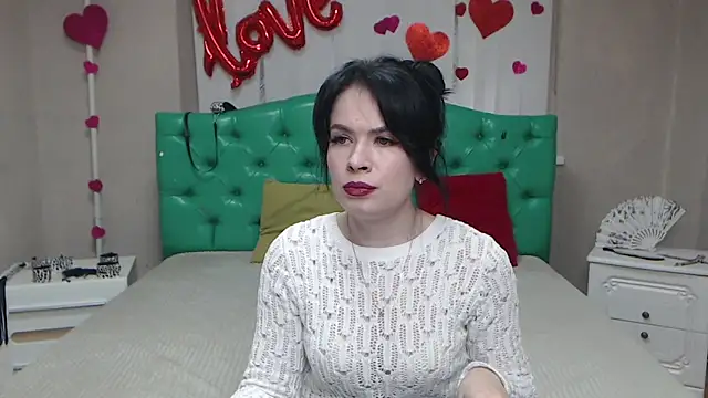 JasmineKouch online show from 04/11/26, 07:45