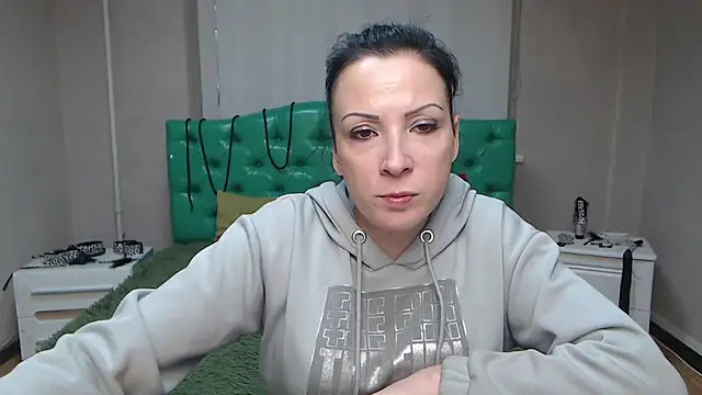 ElizabethSho online show from 02/09/25, 06:05