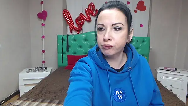 ElizabethSho online show from 02/11/26, 08:25