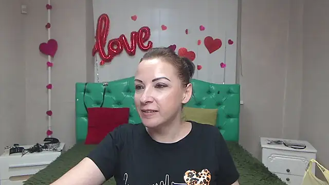 ElizabethSho online show from 05/31/26, 05:20