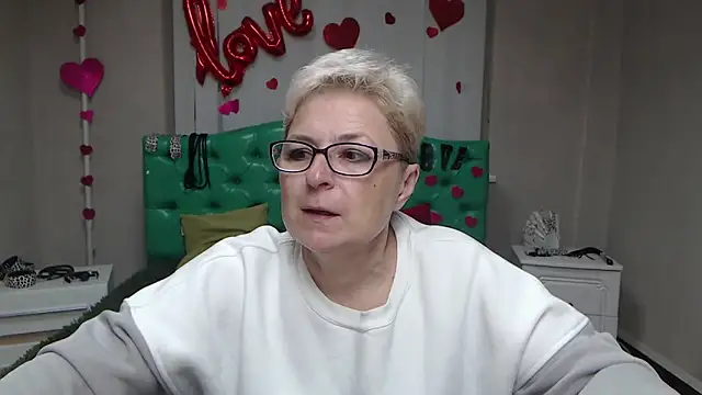 EmiliaGree online show from 09/27/25, 05:07