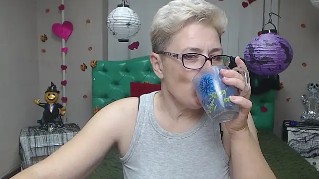 EmiliaGree online show from 11/11/25, 06:19