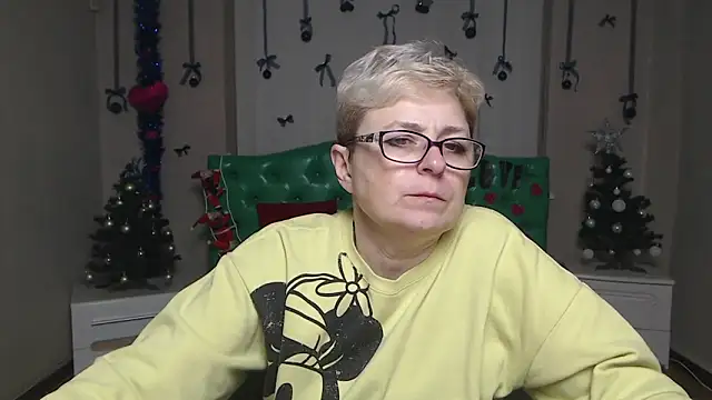 EmiliaGree online show from 12/15/25, 06:01