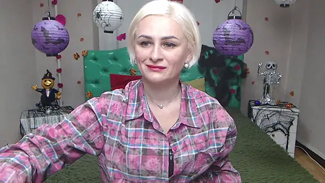 OliviaHorst online show from 10/25/25, 05:08