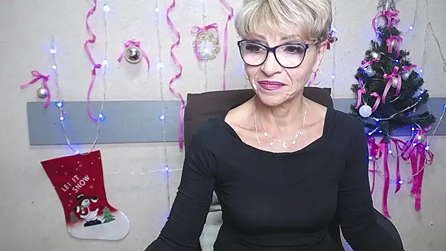Snapshot of EllaBonito chatting on 12/19/24, 06:23 EllaBonito online show from 12/19/24, 06:23
