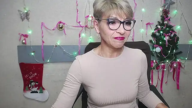Snapshot of EllaBonito chatting on 01/12/25, 06:28 EllaBonito online show from 01/12/25, 06:28