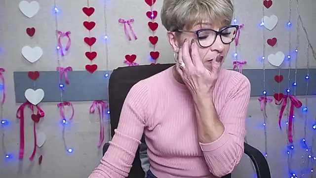 Snapshot of EllaBonito chatting on 02/02/25, 06:26 EllaBonito online show from 02/02/25, 06:26