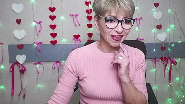 Snapshot of EllaBonito chatting on 02/02/25, 09:30 EllaBonito online show from 02/02/25, 09:30