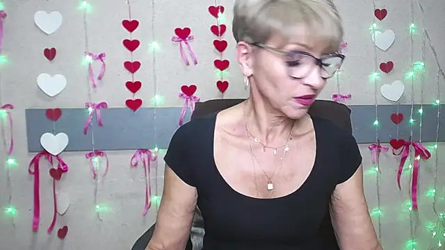 Snapshot of EllaBonito chatting on 02/03/25, 06:24 EllaBonito online show from 02/03/25, 06:24
