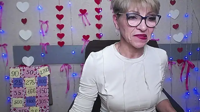 Snapshot of EllaBonito chatting on 02/05/25, 03:42 EllaBonito online show from 02/05/25, 03:42