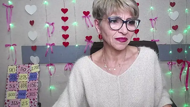 Snapshot of EllaBonito chatting on 02/10/25, 12:29 EllaBonito online show from 02/10/25, 12:29