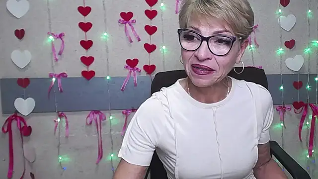 Snapshot of EllaBonito chatting on 03/07/25, 12:45 EllaBonito online show from 03/07/25, 12:45