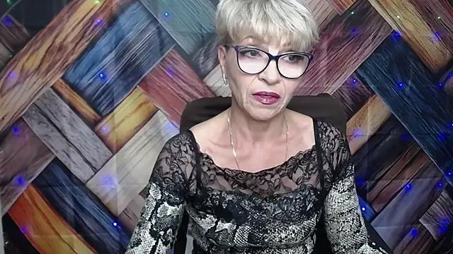 Snapshot of EllaBonito chatting on 09/28/25, 11:04 EllaBonito online show from 09/28/25, 11:04