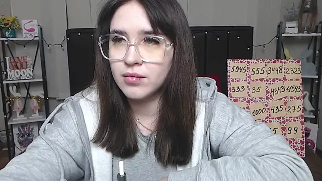 LauraHlot online show from 02/02/25, 09:56