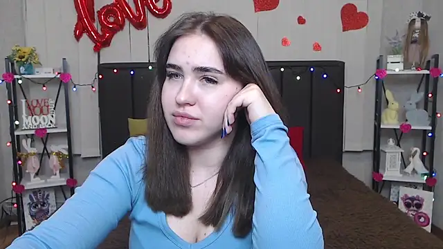 LauraHlot online show from 02/12/25, 09:54