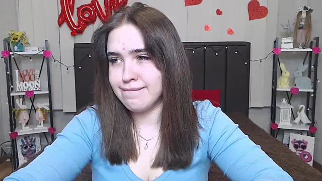 LauraHlot online show from 02/13/25, 04:32