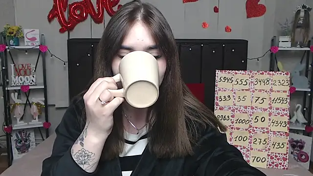 LauraHlot online show from 03/17/25, 12:19