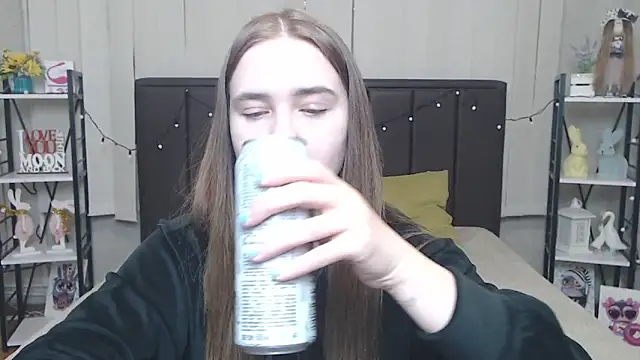 LauraHlot online show from 09/15/25, 05:46