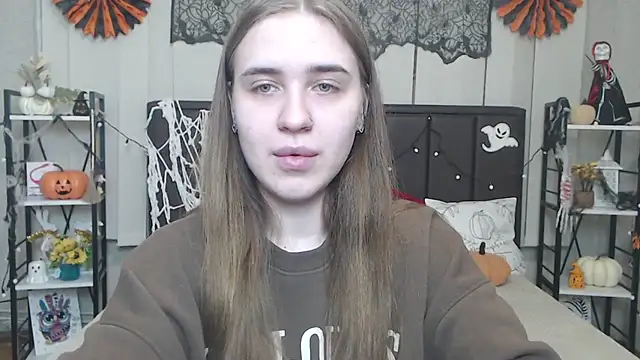 LauraHlot online show from 11/10/25, 06:29