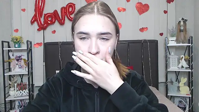 LauraHlot online show from 02/15/26, 06:04