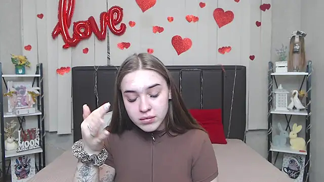 LauraHlot online show from 03/16/26, 07:56