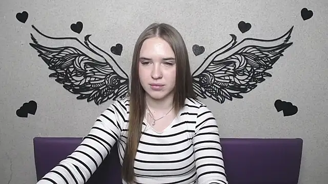 LauraHlot online show from 04/18/26, 07:58