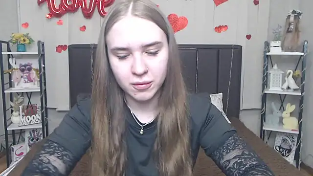 LauraHlot online show from 05/16/26, 05:34