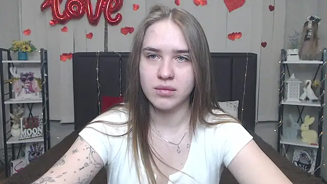 LauraHlot online show from 05/19/26, 06:20