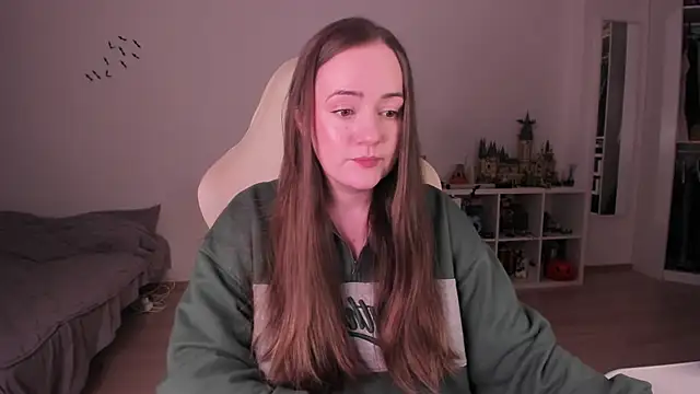 WalkingGirl online show from 11/27/25, 10:45