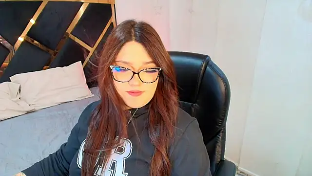 Camiila Osorio online show from 04/20/26, 07:37