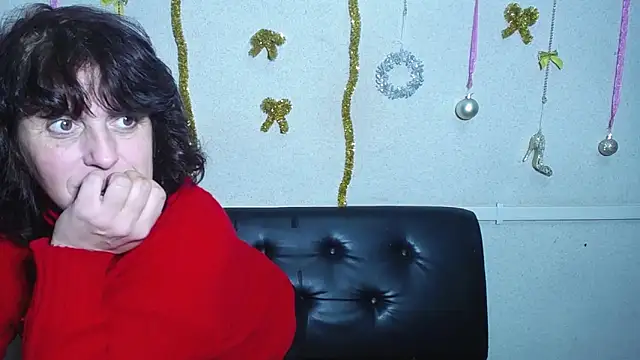 Snapshot of LuciaMii chatting on 12/28/24, 12:15 LuciaMii online show from 12/28/24, 12:15