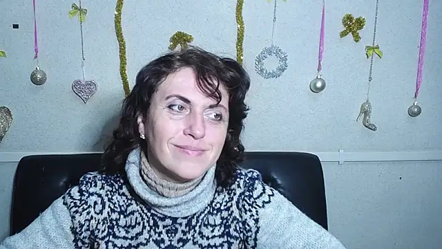 Snapshot of LuciaMii chatting on 12/29/24, 06:05 LuciaMii online show from 12/29/24, 06:05