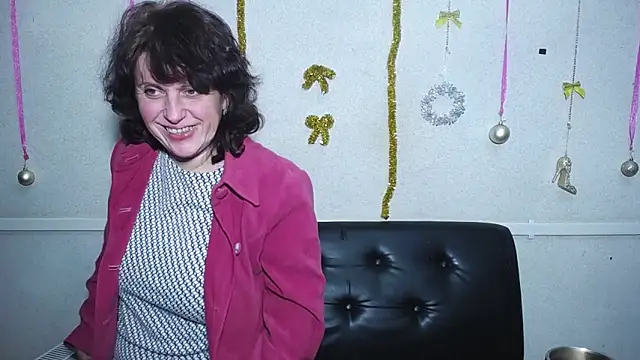 Snapshot of LuciaMii chatting on 01/13/25, 12:19 LuciaMii online show from 01/13/25, 12:19